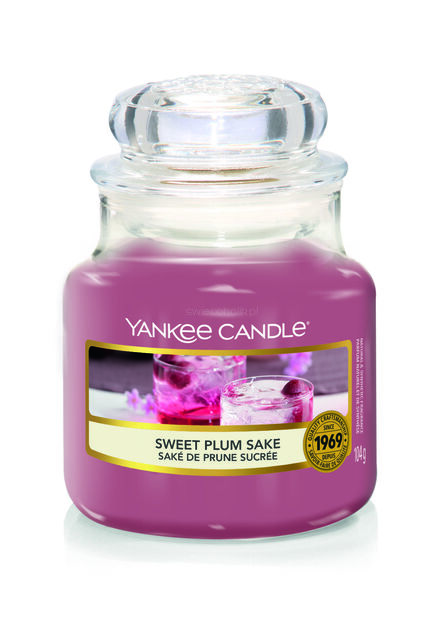 Sweet Plum Sake - Yankee Candle - mała świeca zapachowa - nowość 2022