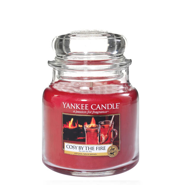 Cosy By The Fire Yankee Candle - średnia świeca zapachowa