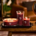 Rouge Oud - Woodwick - średnia świeca zapachowa z drewnianym knotem - nowość 2025 - 6
