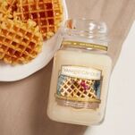 Belgian Waffles Yankee Candle - średnia świeca zapachowa - 2