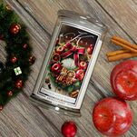 Cinnamon Apple Wreath - Kringle Candle - duża świeca z dwoma knotami (624g) - 5