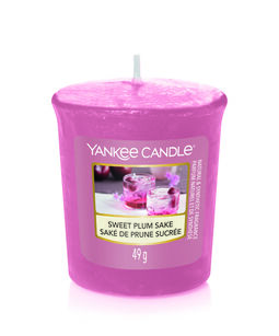 Sweet Plum Sake - Yankee Candle - mała świeca votive - nowość 2022