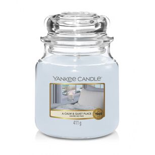 A Calm & Quiet Place Yankee Candle - średnia świeca zapachowa