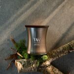 Melanite Mist - Woodwick - średnia świeca zapachowa z drewnianym knotem - nowość 2025 - 6
