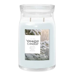 Yankee Candle Snow Kissed Pine – duża świeca zapachowa Signature 567 g