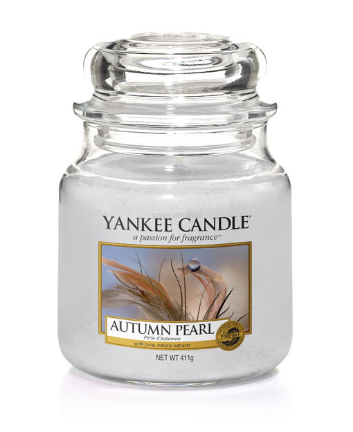 Średnia świeca zapachowa Yankee Candle - Autumn Pearl