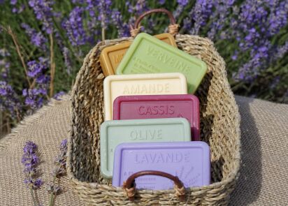 Naturalne mydła – jak wybrać i czym różnią się od zwykłych?